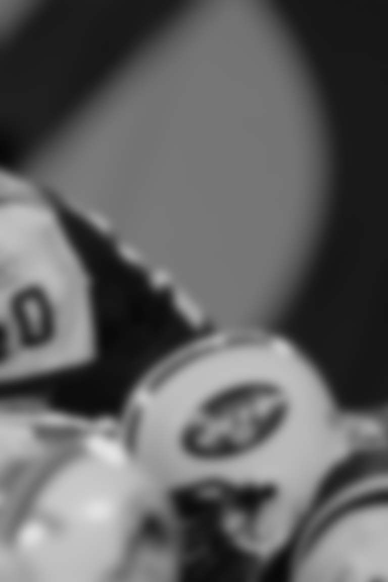 Chad Pennington calls the shots during the Jets 17-7 win over the Miami Dolphins in their home opener at the Meadowlands on September 18, 2005.PenningtonCActionLXXXVIII