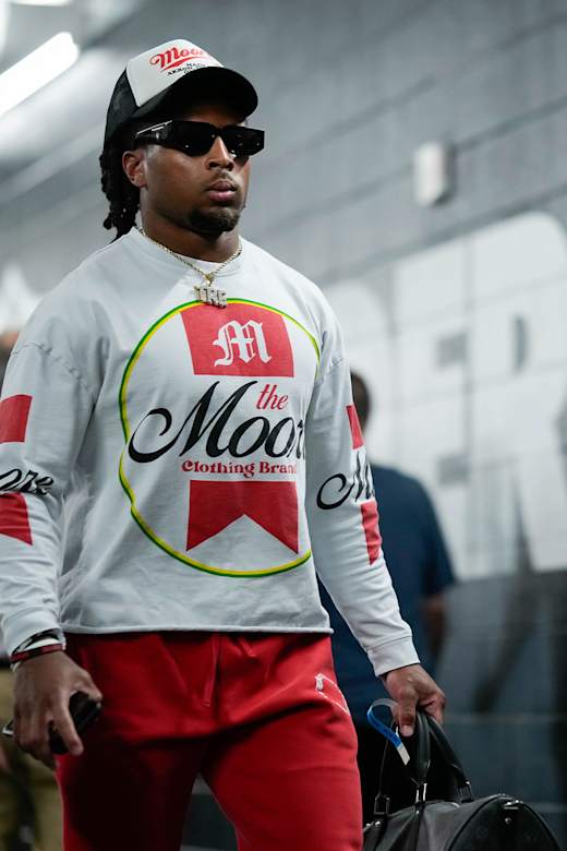 Raiders arrive at Allegiant Stadium for Preseason Week 2 against