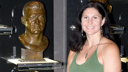 image: Pete Pihos’ daughter stops by the Hall of Fame