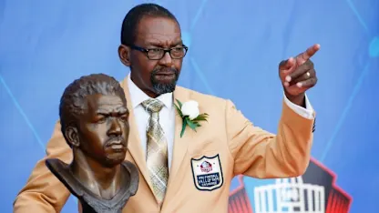 image: News Gold Jacket Kenny Easley Spends Day in Everett Thumbnail