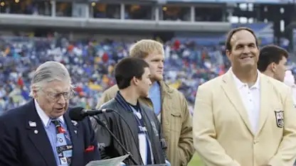 image: Bruce Matthews' Hall of Fame ring presentation