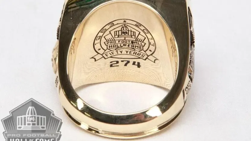 image: Gallery Larry Allen receives his Hall of Fame ring - image: 