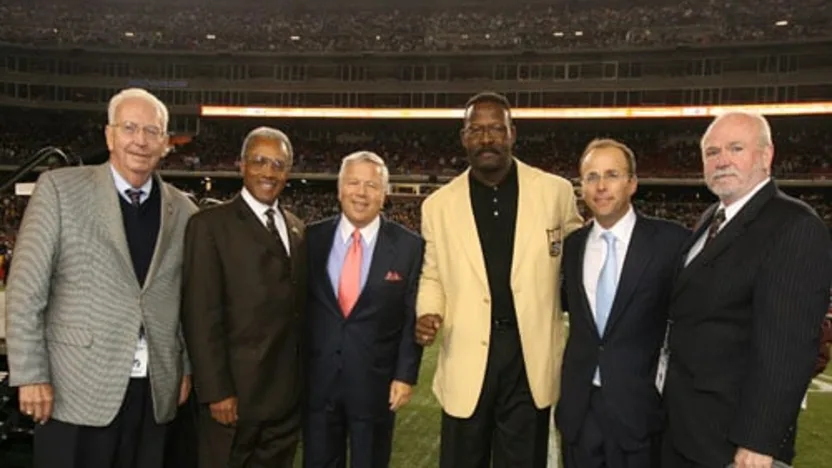 image: Gallery Andre Tippett's Hall of Fame ring presentation - image: 