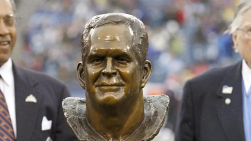 image: Gallery Bruce Matthews' Hall of Fame ring presentation - image: 