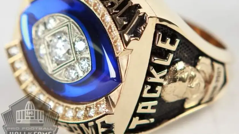 image: Gallery Jonathan Ogden receives his Hall of Fame ring - image: 