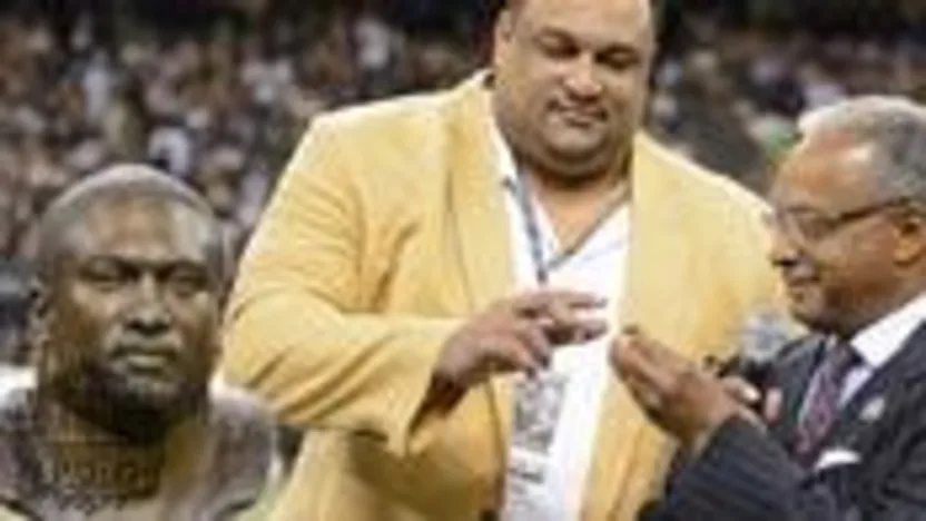 image: Gallery Willie Roaf receives his HOF ring - image: 