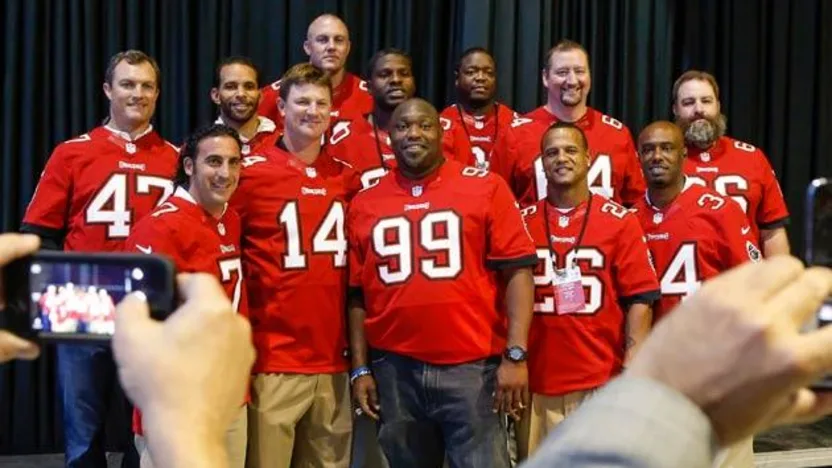 image: Gallery Warren Sapp receives his Hall of Fame ring - image: 