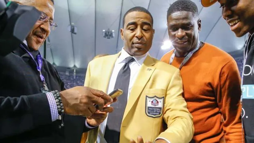 image: Gallery Cris Carter receives his Hall of Fame ring - image: 