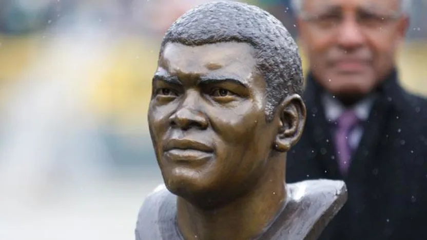 image: Gallery Dave Robinson receives his Hall of Fame ring - image: 