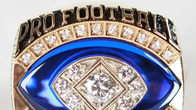 image: Gallery Jonathan Ogden receives his Hall of Fame ring - image: 