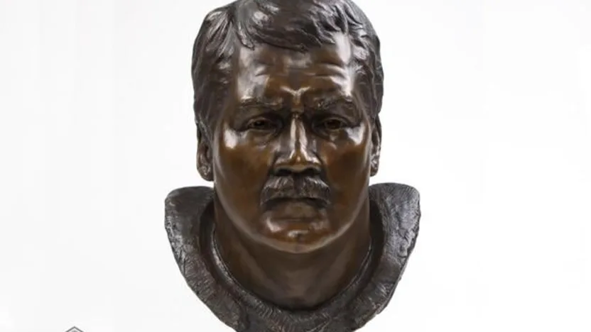 image: Gallery The Class of 2010 Busts - image: 