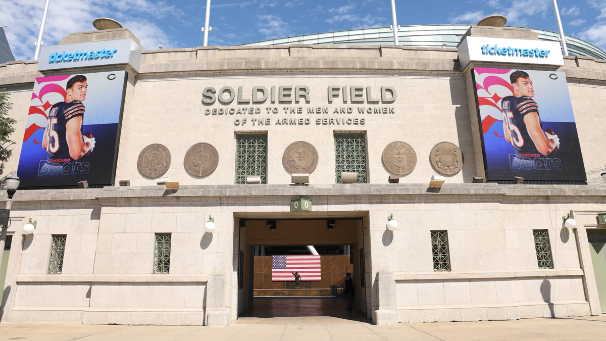 image of the front of soldier field