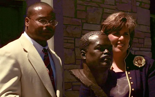 image: News HOF The Mission: Brian Urlacher & Mike SingletarySingletary1050