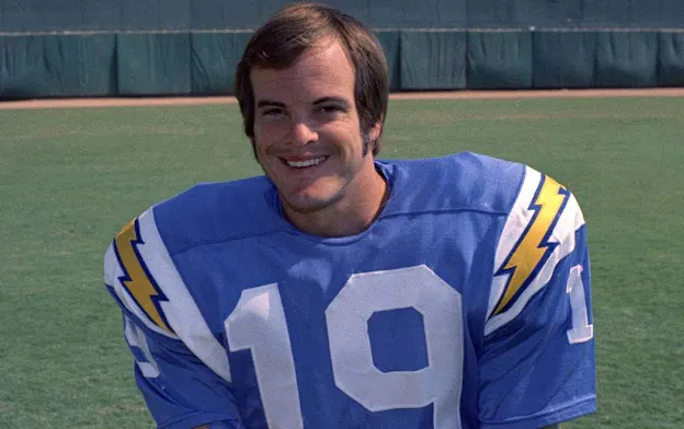 image: News Gold Jacket Spotlight: Grace, Speed Defined Lance AlworthLANCE ALWORTH