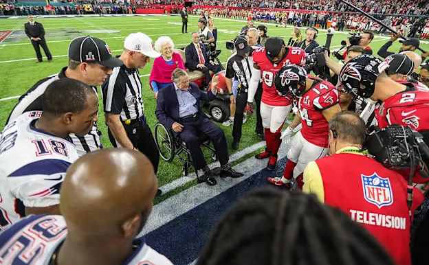 image: News FOOTBALL FAN IN CHIEF bush-coin-toss-sbli-1000