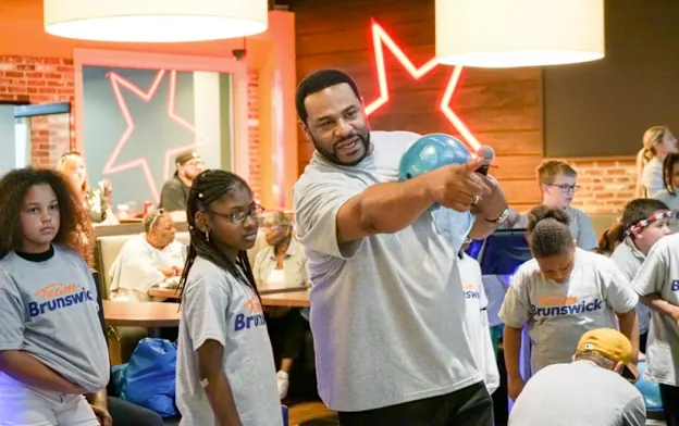 image: News Bowling Perfection Tops Super Bowl Win for BusJeromeBettisRidetheBusWeb