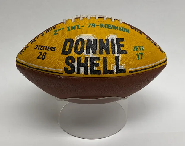 image: News Donnie Shell Collection to the Hall2020.14.3_1