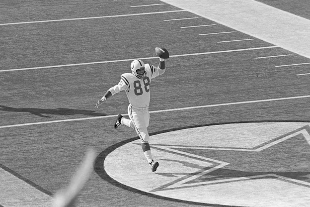 image: News The Tight End TrendHall of Fame tight end John Mackey carries the football.