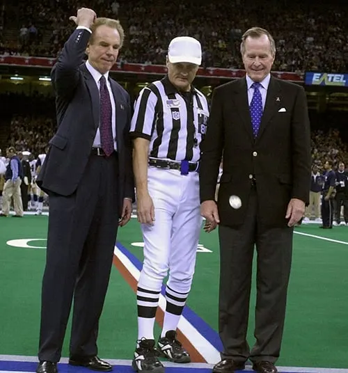 image: News FOOTBALL FAN IN CHIEF Staubach-Bush-SB-1990-500
