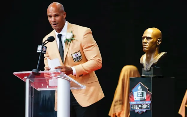 image: News Jason Taylor Foundation, Hall of Fame Collaborate to Create Poetic Ode to 2021 SeasonJTaylor1050Web