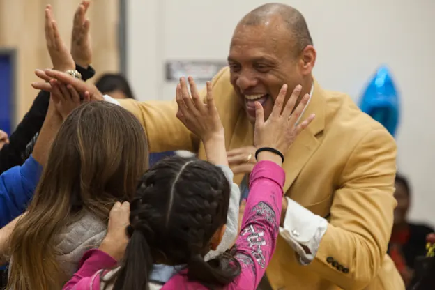image: News Gold Jacket Aeneas Williams Celebrates No One Eats Alone Day with Gallego Intermediate Students _MG_2071edit