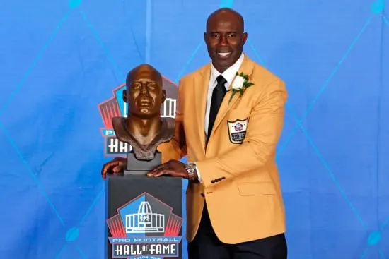 image: News Hall of Fame Ring of Excellence Ceremonies Take Place During Week 11DavisWeb550