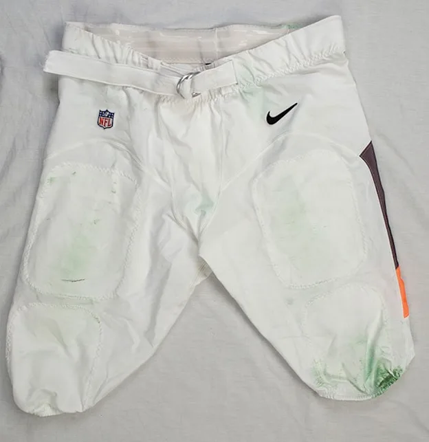 image: News Browns Joe Thomas' Pro Bowl uniform on display