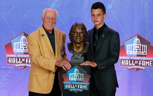 image: News Hall of Famer Fred Biletnikoff Featured on Mural in Hometown of Erie, PAFredB1050WebStory