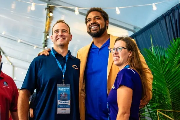 image: News Meet Hall of Famers at 2019 Enshrinement Week with HOF ExperiencesAutographSession600Web