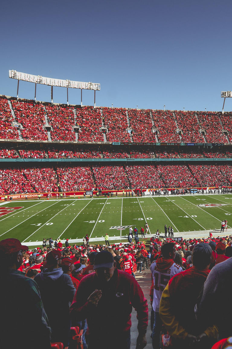 Tennessee Titans takes on Kansas City Chiefs at Arrowhead Stadium