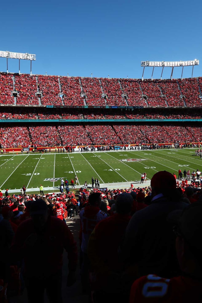 Broncos Cheerleaders In Action On 12/7