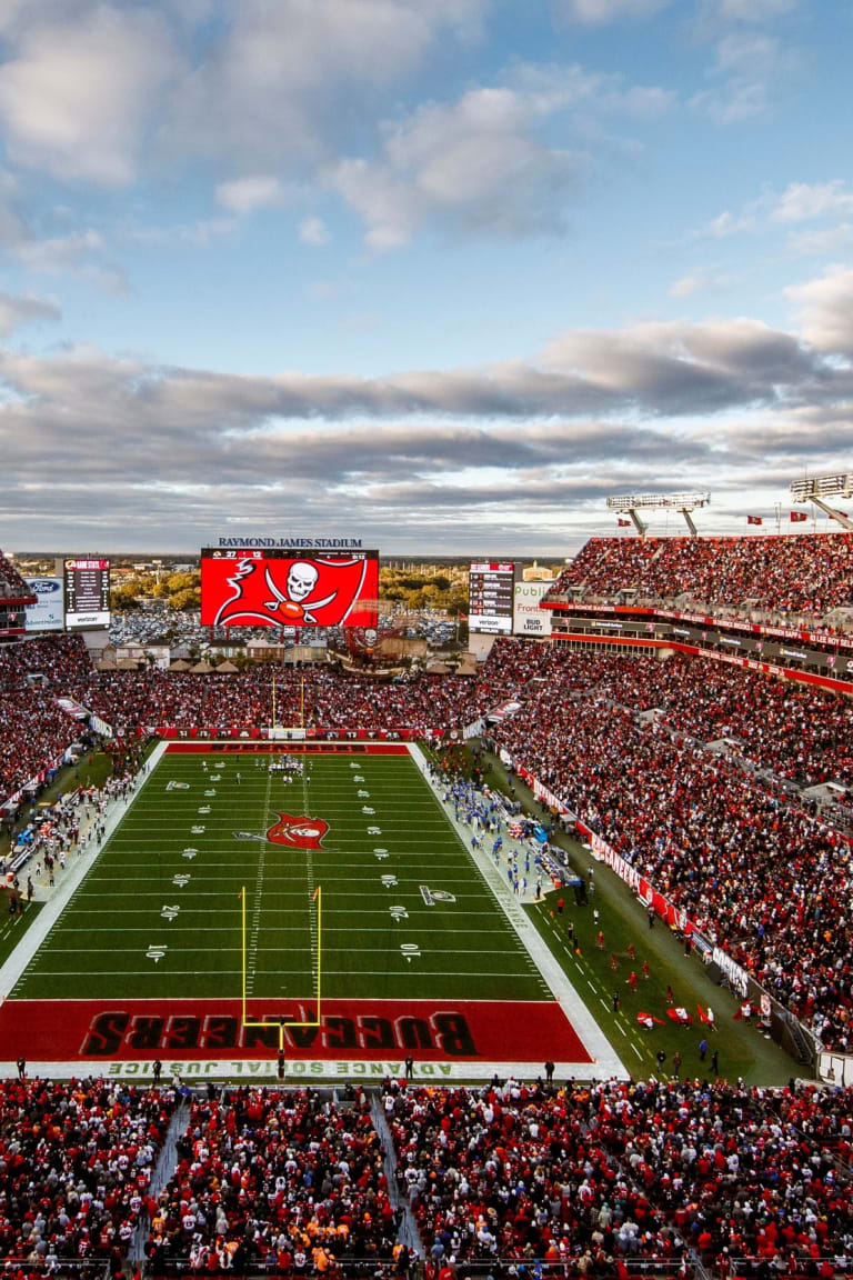 Tampa Bay Buccaneers Team Store - Sporting Goods Retail in Raymond James  Stadium